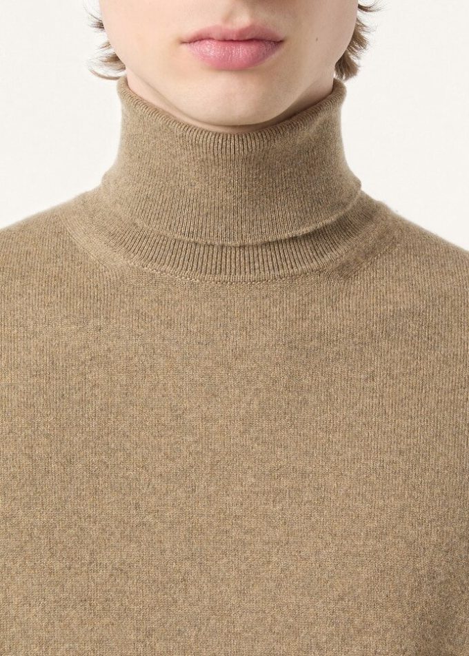 Cuello alto clásico Cuello alto clásico