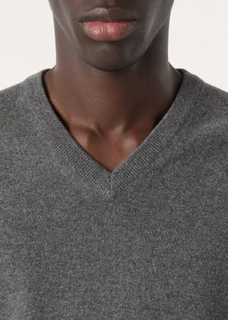 Cuello en V clásico