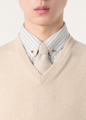 Cuello en V clásico