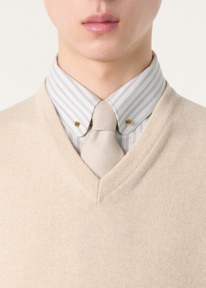 Cuello en V clásico Cuello en V clásico
