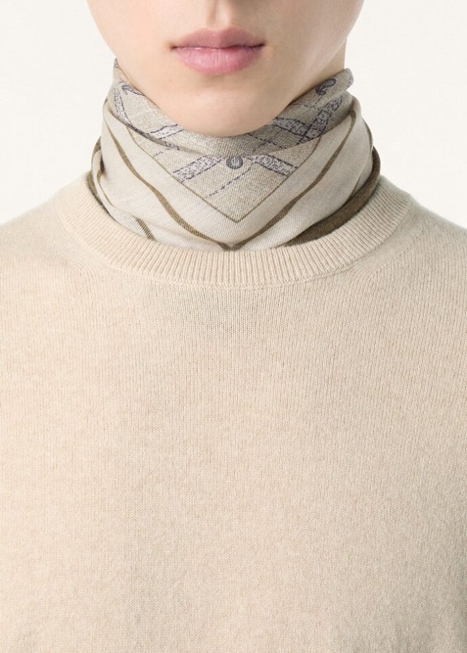 Cuello redondo clásico Cuello redondo clásico