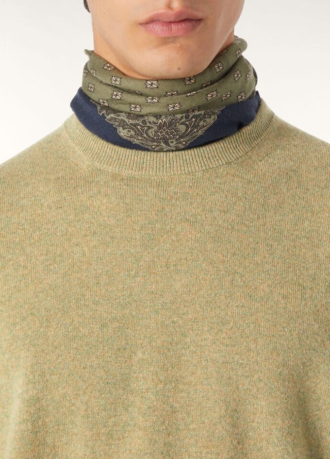 Cuello redondo clásico Cuello redondo clásico