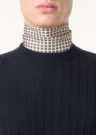 Cuello redondo icónico