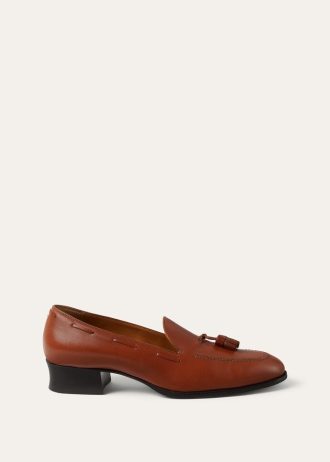 Mocasín con borlas de serraje