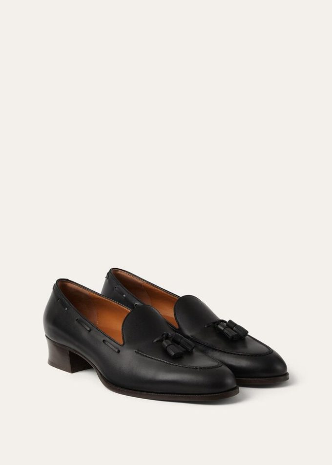 Mocasín con borlas de serraje Mocasín con borlas de serraje