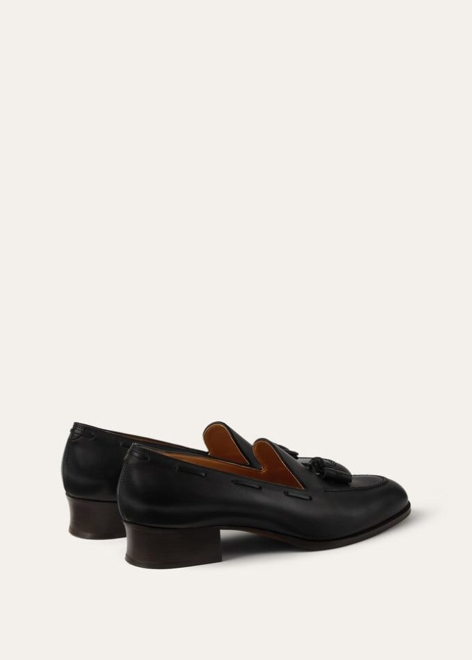 Mocasín con borlas de serraje Mocasín con borlas de serraje