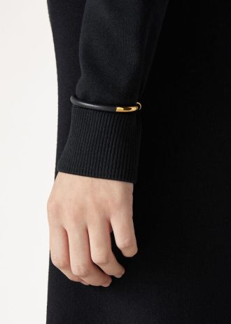 Pulsera de puño abierto