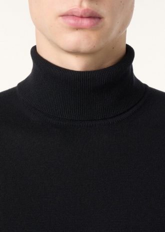 Suéter tipo con cuello de tortuga