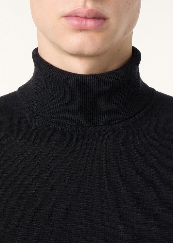Suéter tipo con cuello de tortuga Suéter tipo con cuello de tortuga